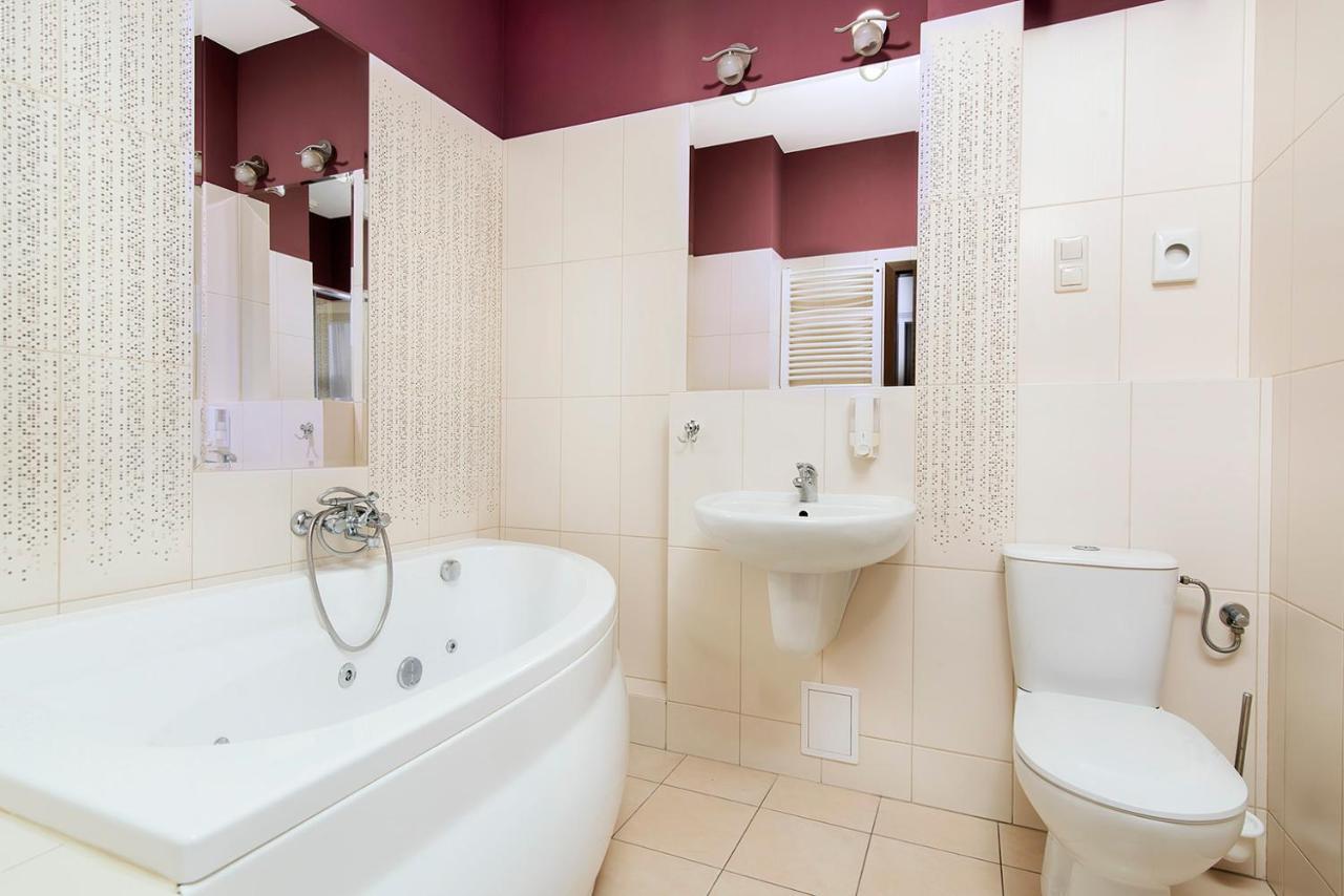 Hotel Pod Kasztanami Lublin Eksteriør billede